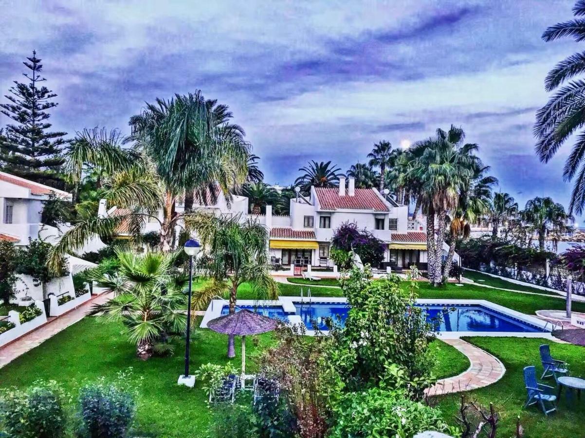 Beachfront Oasis In Costa Del Sol. カレタ・デ・ベレス エクステリア 写真