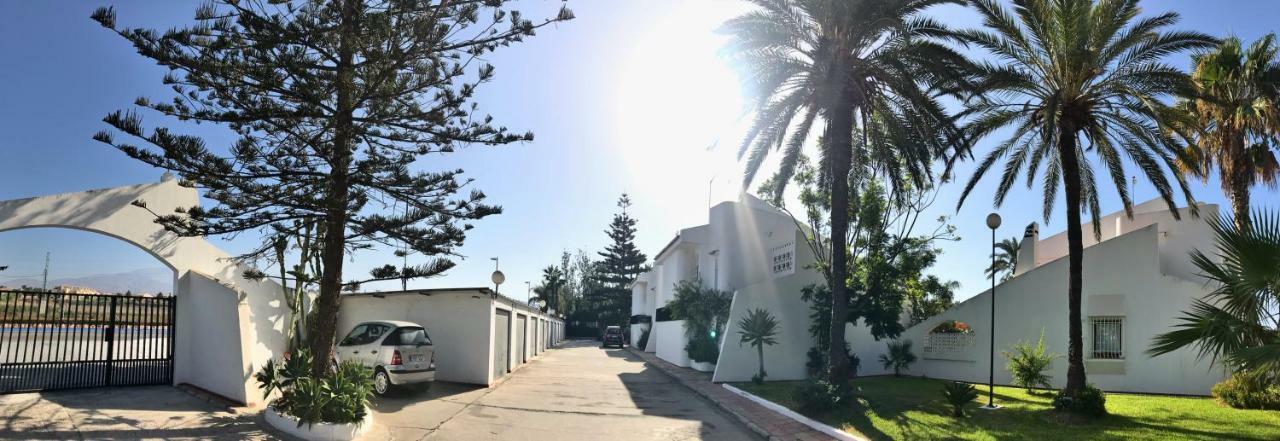 Beachfront Oasis In Costa Del Sol. カレタ・デ・ベレス エクステリア 写真