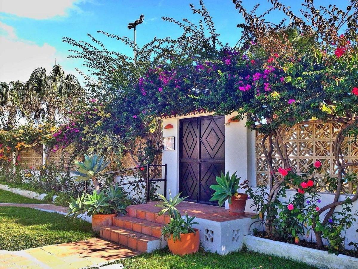 Beachfront Oasis In Costa Del Sol. カレタ・デ・ベレス エクステリア 写真